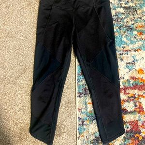 3/4 workout leggings with mesh detail Sz. Small